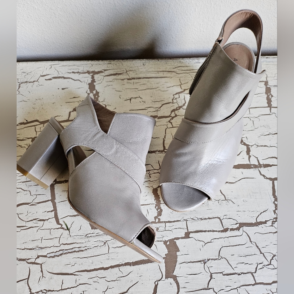 Avitto Italian Leather 38 Heels